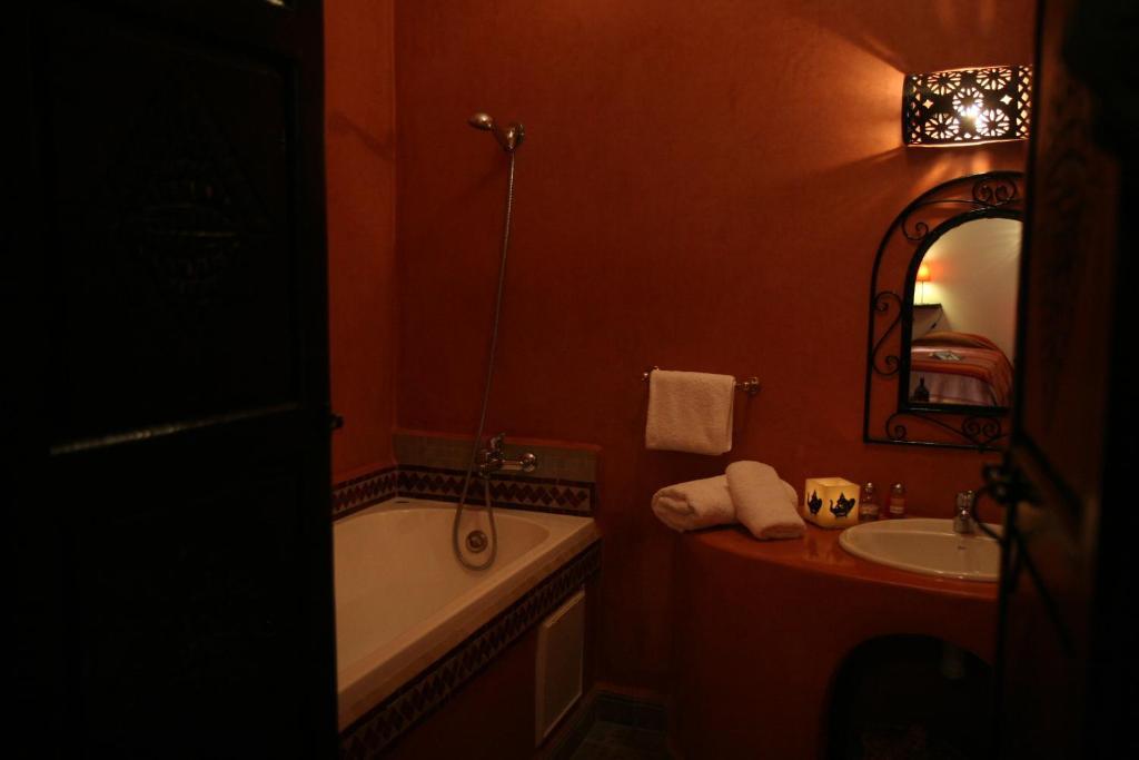 Hotel Riad Dar Zampa Marrakesch Zimmer foto